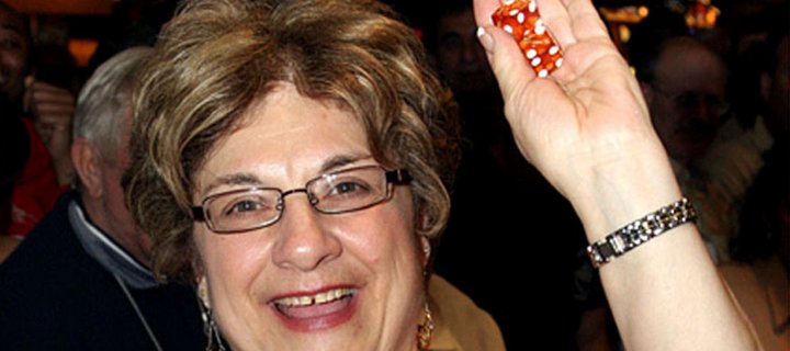 Бабушка удачно бросила кости 154 раза подряд